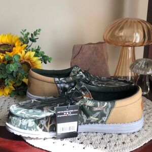 Men’s HEY Dude Wally Funk Oasis Slip Ons SIZE 12 NEW